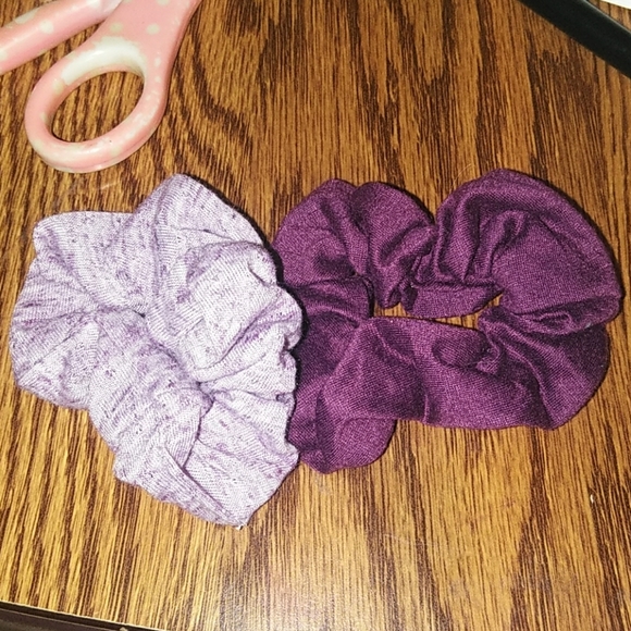 Purple scrunchies - Picture 1 of 3